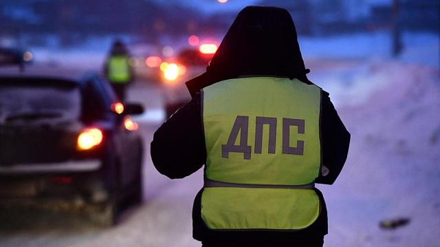 В Дагестане нарушитель ПДД умышленно наехал машиной на сотрудника ДПС  