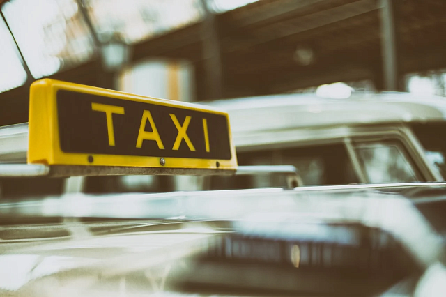 Названа стоимость полиса обязательного страхования пассажиров такси