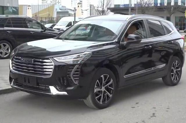 Экс-евроичкерийке Мицаевой власти Чечни подарили на день рождения машину: видео 