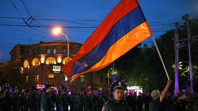 В Ереване начался многотысячный митинг за отставку Никола Пашиняна