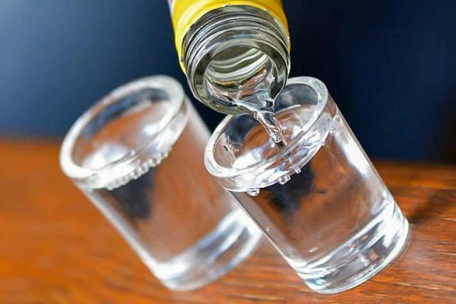 В Орске водка, которой отравились местные жители, принадлежала жене зампрокурора 