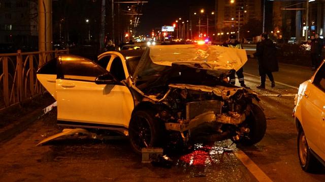 В Ставрополе в тройной аварии пострадали юные водитель и пассажирка 