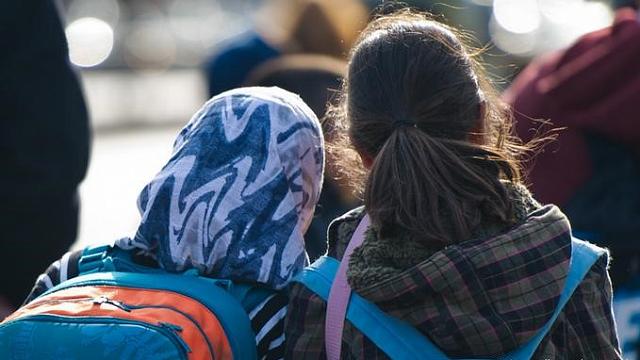 В школе Дагестана запретили девочкам приходить на уроки без платков