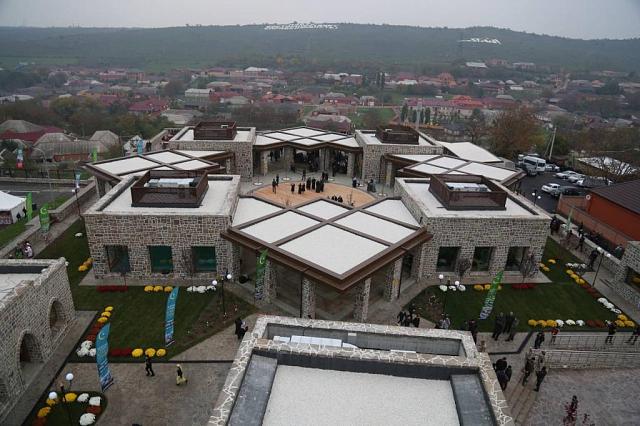 В Чечне с салютом открыли крупный религиозный центр