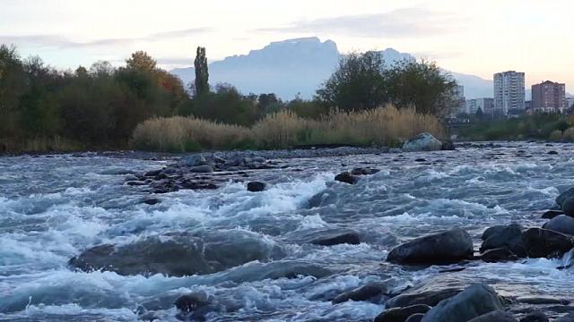 Жительница Северной Осетии пыталась утопить 9-летнего сына в реке