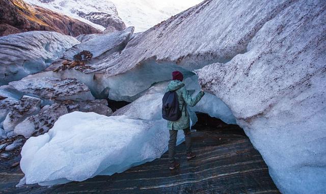 Гид из КЧР ответит в суде за гибель двух туристок на леднике Алибек