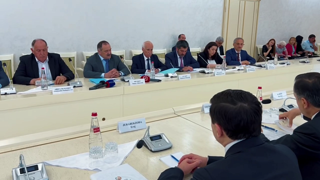 Глава Дагестана Меликов обсудил с послом Таджикистана в РФ сотрудничество в халяльном производстве и других сферах  