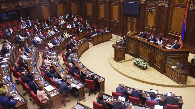 В Армении 22 оппозиционных депутата могут лишиться мандатов