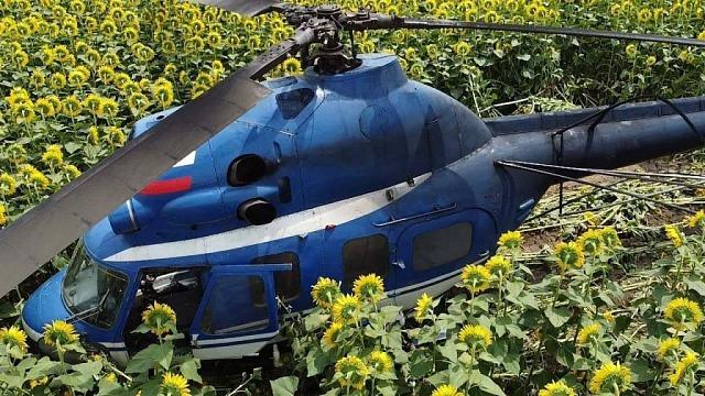 В Кабардино-Балакрии во время выполнения сельхозработ совершил жёсткую посадку вертолёт