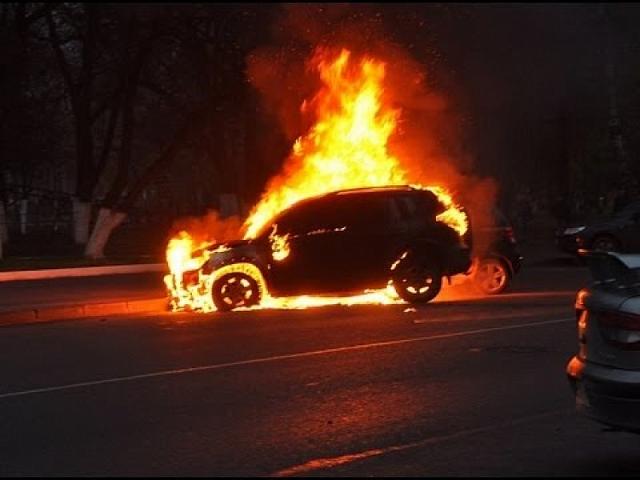 На Ставрополье в тройном ДТП загорелись автомобили: видео   