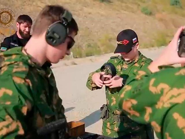 Дети Кадырова прошли огневую подготовку в университете спецназа в Чечне