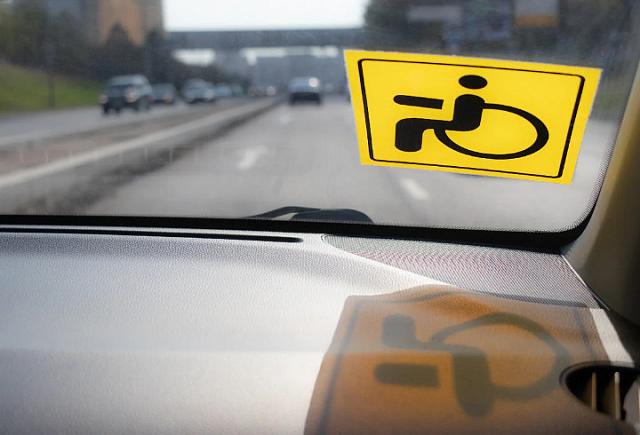 В Ставрополе эвакуировали автомобиль из-за отсутствия знака «Инвалид»