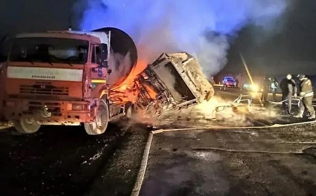 В Анапе при столкновении трёх фур один водитель сгорел в кабине грузовика