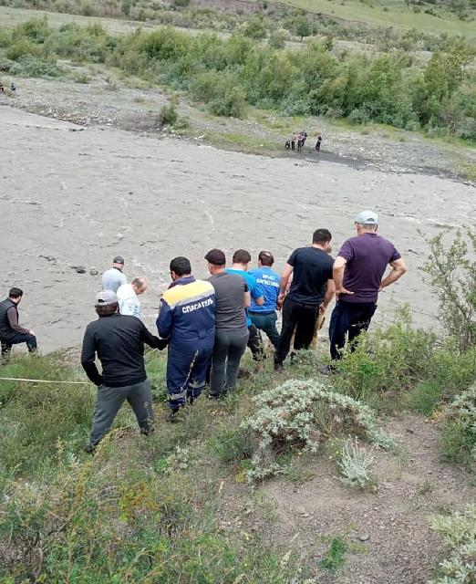 В Дагестане нашли упавшую в реку легковушку с телом второго пассажира