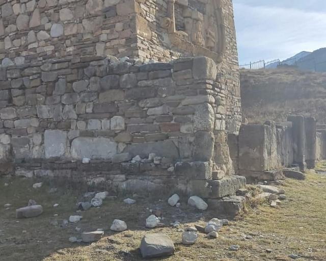 Вандалы повредили уникальный христианский храм VIII века в Ингушетии