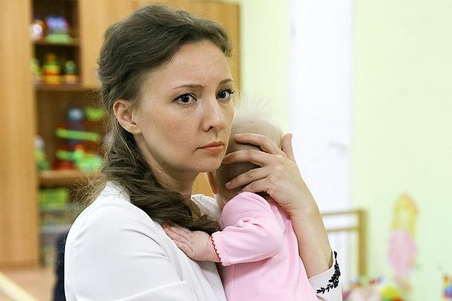Анна Кузнецова посетила детский дом в Ставрополе