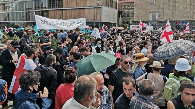 В Грузии массово протестуют против строительства ГЭС «Намахвани» 