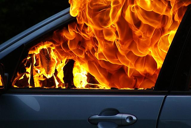 Житель Владикавказа из ревности сжег машину бывшей сожительницы
