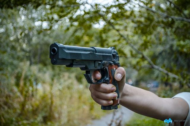 В Чечне один подросток выстрелил в другого из пистолета