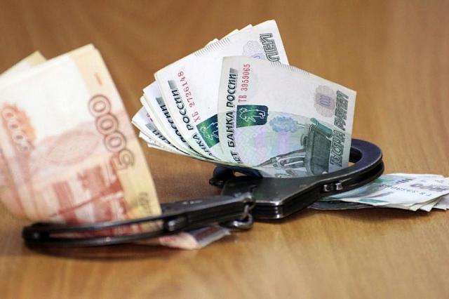 В Ставрополе экс-полицейский получил взятку в размере полусотни тысяч рублей