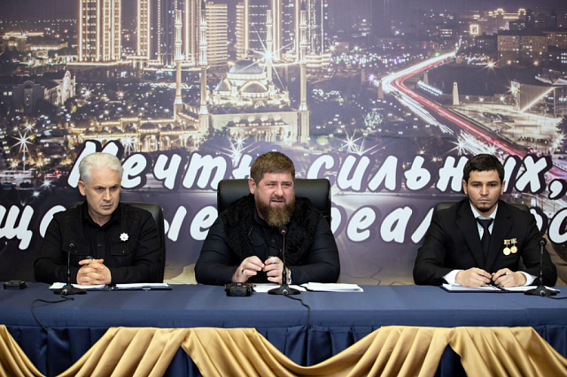 Кадыров распорядился поднять зарплату работникам мэрии Грозного