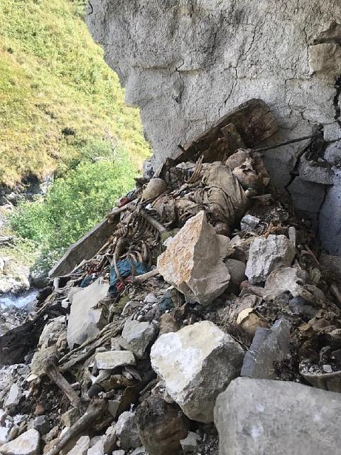 Останки покойников попали в речку из-за обрушения древнего склепа в Ингушетии