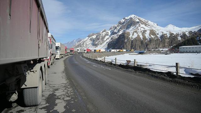 Военно-Грузинская дорога закрыта из-за обильного снегопада