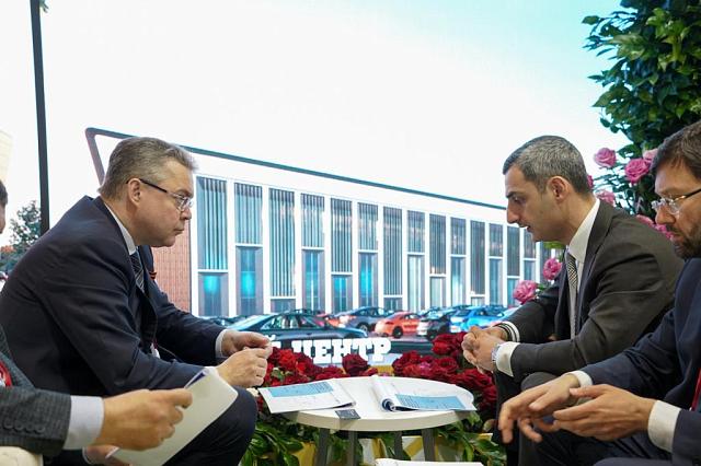 На Кавказской инвестиционной выставке глава Ставрополья Владимиров подписал соглашение с Корпорацией МСП 