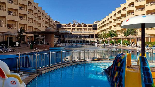 В Египте закрыли отель после массового отравления российских туристов