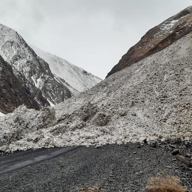 Новая лавина в Дагестане засыпала 70 метров дороги и заблокировала село