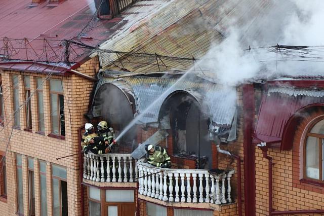 При пожаре в 11-этажке Махачкалы сгорели четыре квартиры