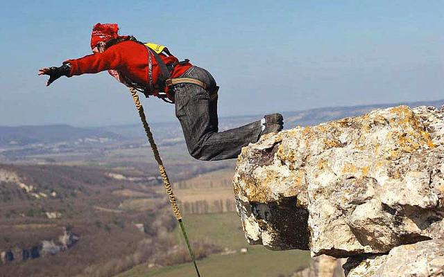 Пятигорчанка погибла в Кабардино-Балкарии во время прыжка со скалы