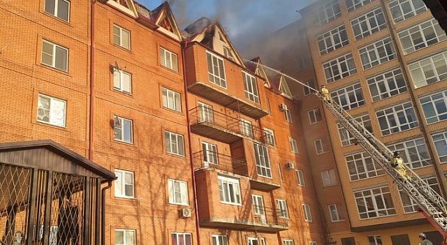 На Ставрополье из горящей пятиэтажки эвакуировано 50 человек