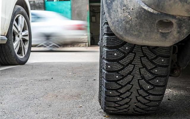 Житель Ставрополя резал шины на автомобилях и похищал имущество: видео  
