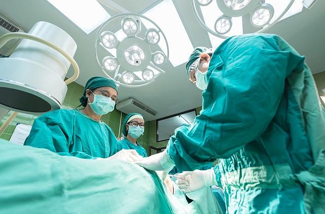 В Дагестане прооперировали пациентку с опухолью размером с футбольный мяч