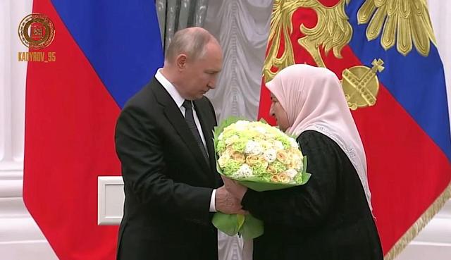 Америка ввела санкции против мамы Рамзана Кадырова и главы правительства Чечни