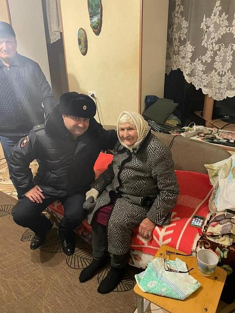 В Северной Осетии родные потерявшейся пенсионерки поблагодарили за помощь полицейских