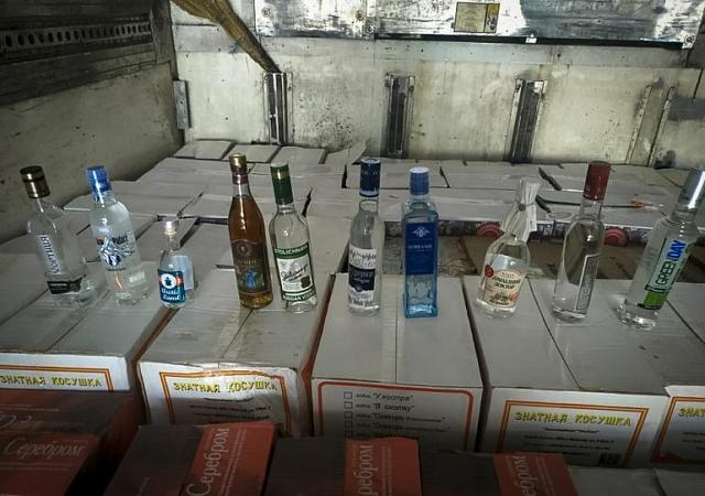 На Ставрополье проверяющие нашли более 12 тыс. бутылок с нелегальным алкоголем  