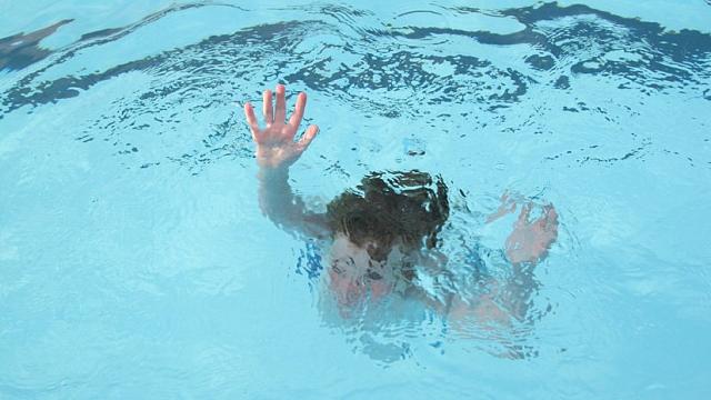 Четырехлетняя девочка утонула в бассейне на базе отдыха в Дагестане