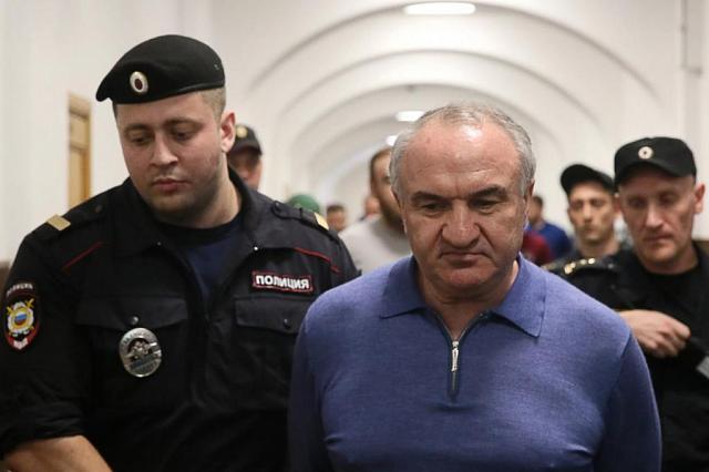 Суд утвердил продление ареста Раулю и Рауфу Арашуковым до 7 января 2022 года 