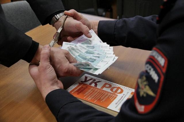 Житель Ставрополя заплатил полицейскому 400 тысяч рублей за «крышевание» казино