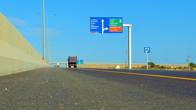 Строительство платной автодороги Баку-граница с Россией завершится в 2023 году