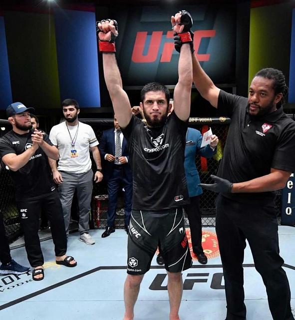 Пятигорский студент Махачев выиграл главный поединок в UFC