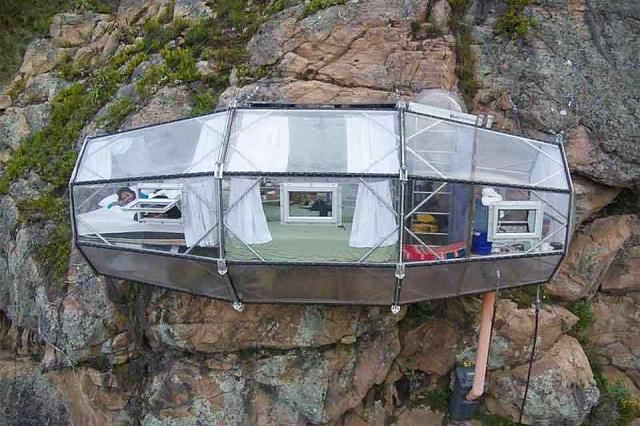 Экс-мэр Магаса предложил горным туристам выспаться в стеклянной капсуле