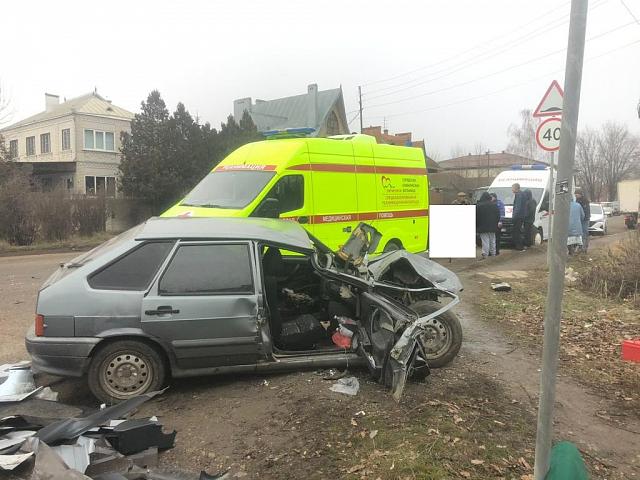 Из-за сердечного приступа у водителя легковушки произошло ДТП с грузовиком в Пятигорске