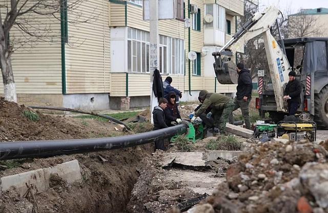 В Грозном водопроводные сети меняют сразу на трех улицах