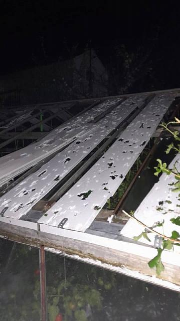 В Майкопе град размером 20 мм повредил крыши 174 домов
