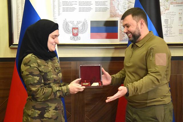 Пушилин вручил орден дочери Кадырова