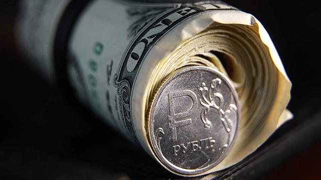 Доллар и евро обновили исторические максимумы