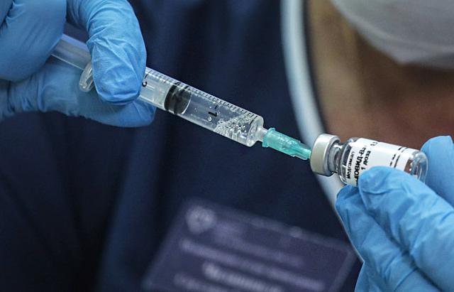 Во Франции суд приравнял вакцинацию к суициду